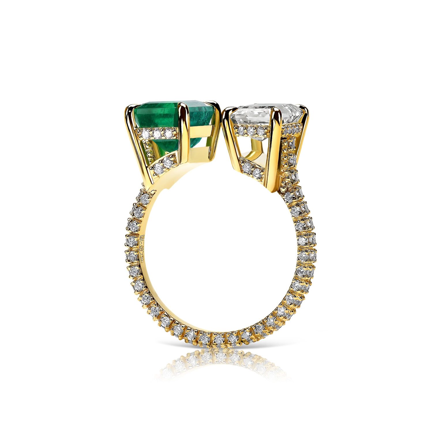 Ring with emerald 2.48 ct and diamond 1.00 ct