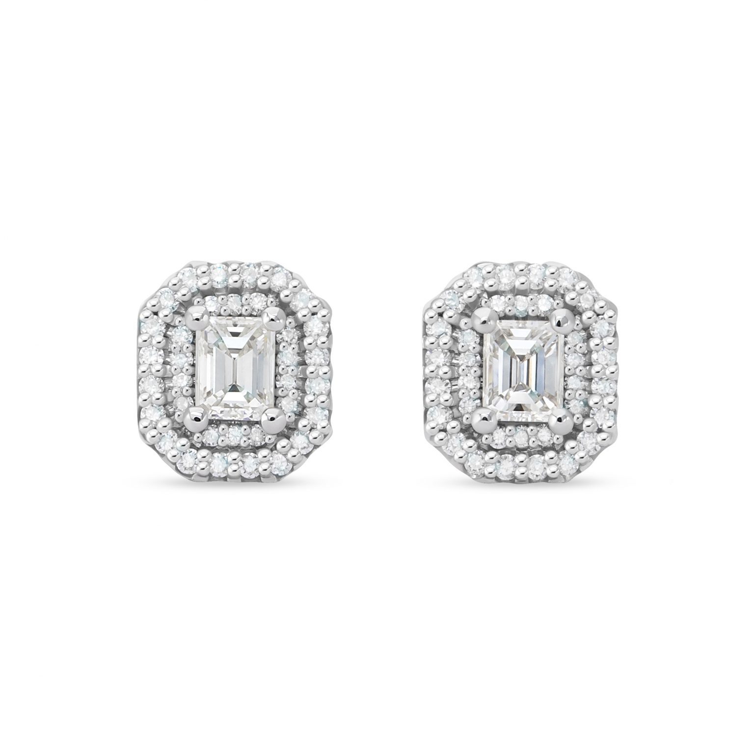 Diamond stud earrings with a total weight of 3.07 ct