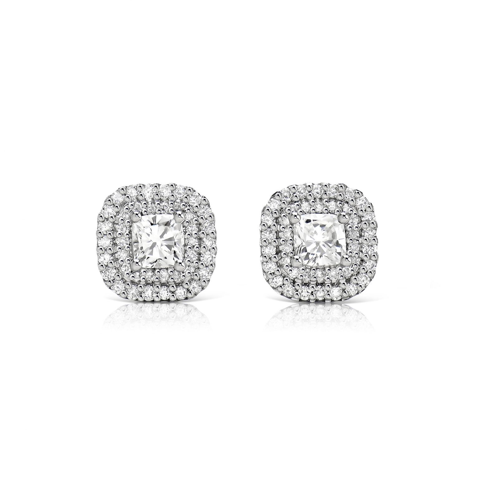 Diamond stud earrings with a total weight of 2.18 ct
