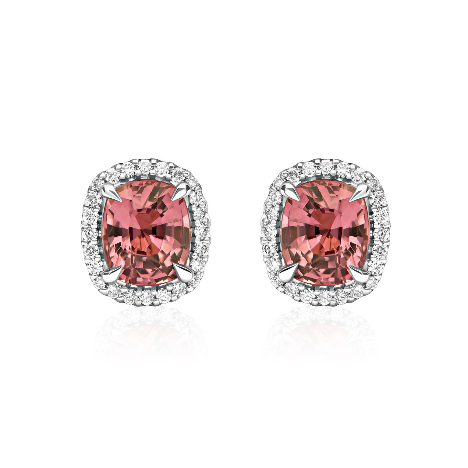 Spinel stud earrings with a total weight of 2.16 ct