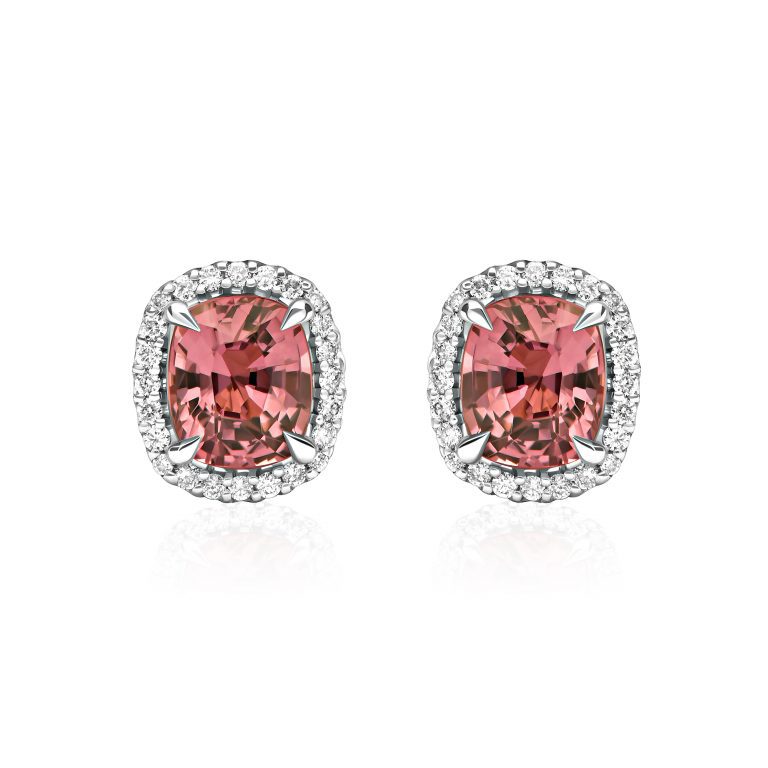 Spinel stud earrings with a total weight of 2.16 ct